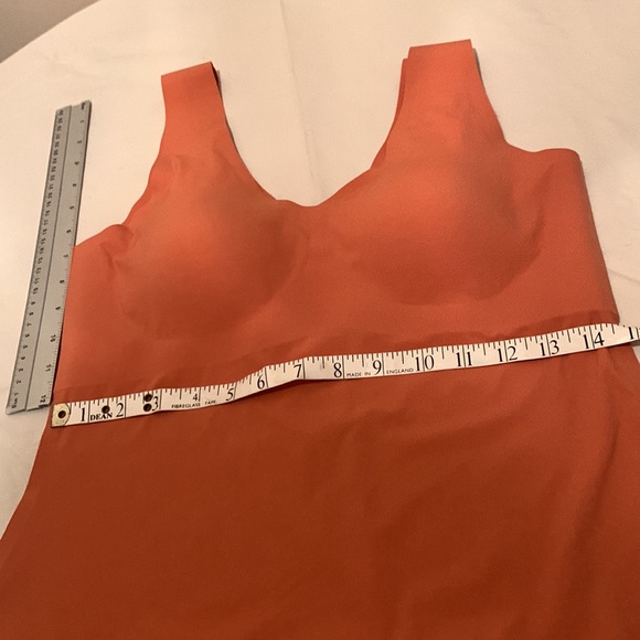 New KNIX camisole, size large with built-in cops - Picture 8 of 8